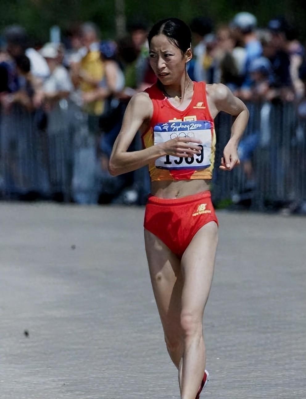 最孤独的中国奥运冠军！被教练和队友抛弃，没有国旗空手环绕赛场(10)
