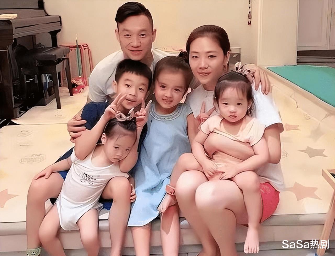 奥运冠军杨威，三个孩子都是小眼睛单眼皮，不像老婆像自己太憋屈(8)