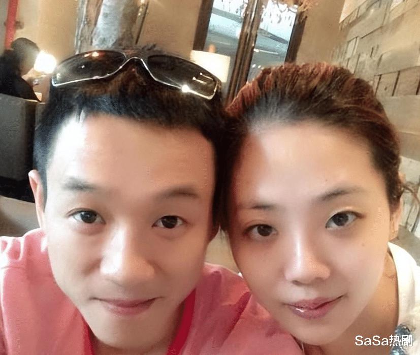 奥运冠军杨威，三个孩子都是小眼睛单眼皮，不像老婆像自己太憋屈(24)