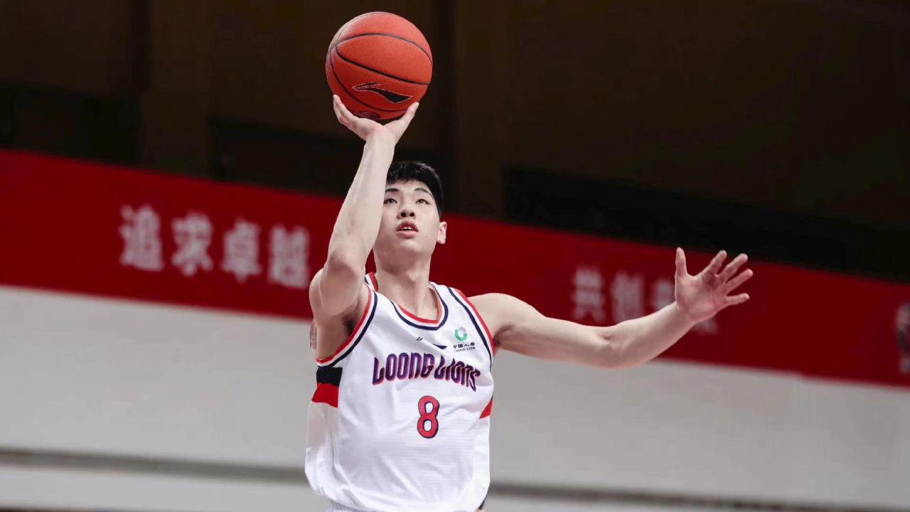 崔永熙上赛季从国家队回来之后脱胎换骨，已经成为广州队本土核心(4)