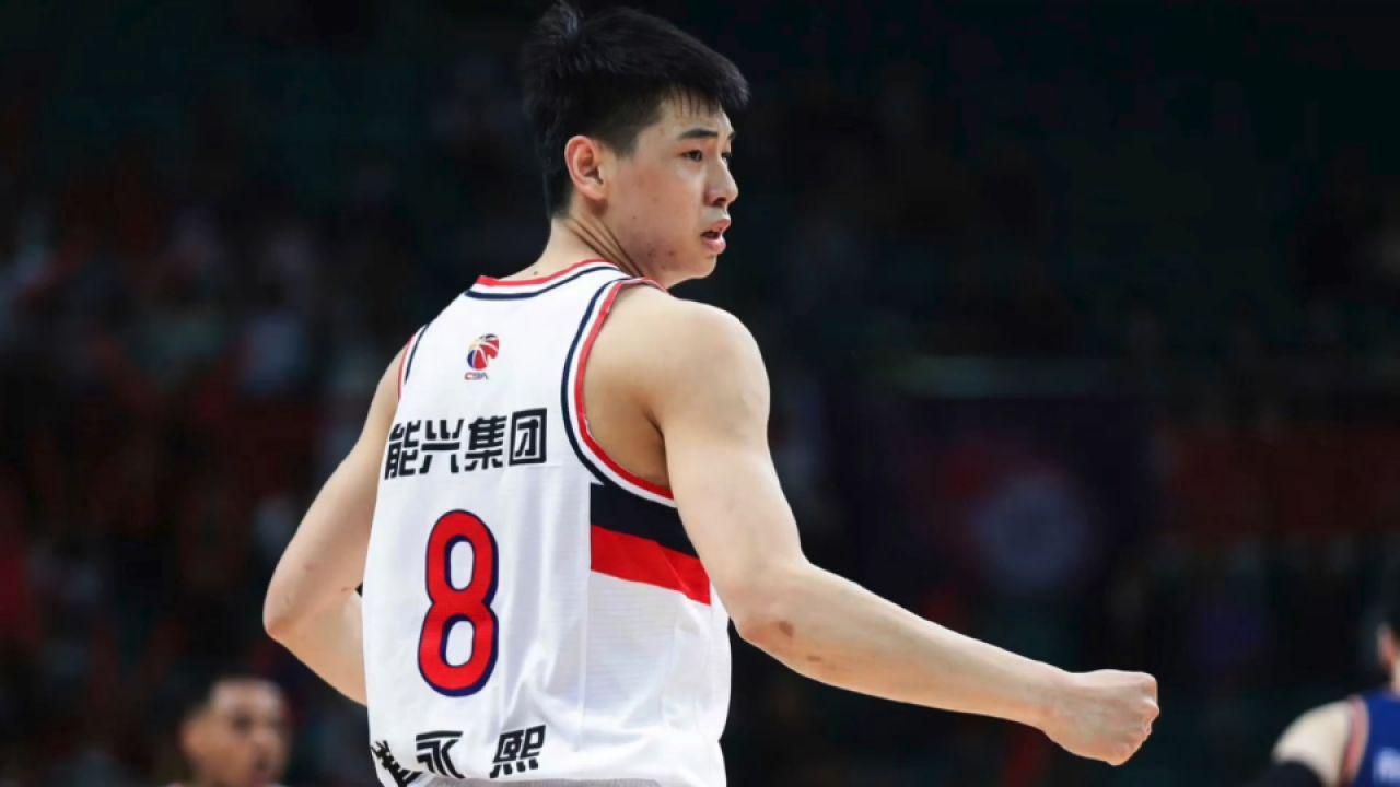 崔永熙上赛季从国家队回来之后脱胎换骨，已经成为广州队本土核心(10)