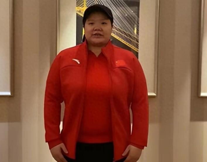 “体操女皇”程菲：退役后成副教授，体重发胖180斤，35岁还单身(28)
