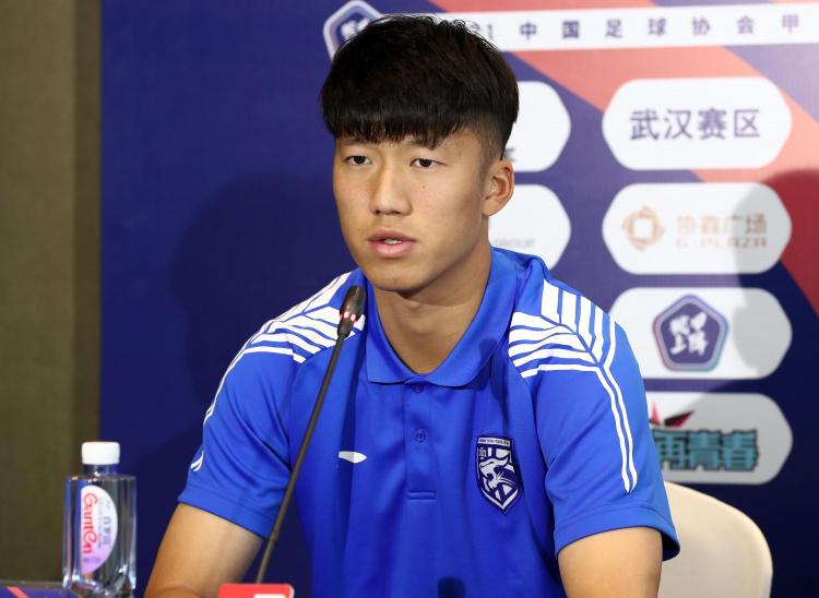 足球报：主教练里卡多挽留，张晓彬最终选择留在武汉三镇(1)