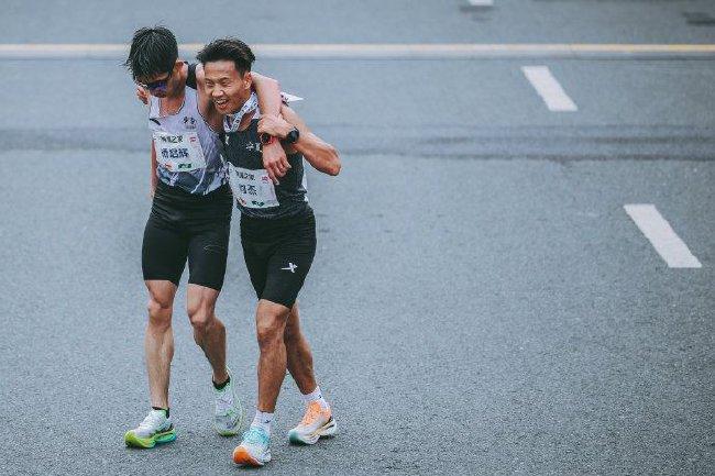 一年马拉松跑9个中国TOP 我们差世界9秒/公里(4)
