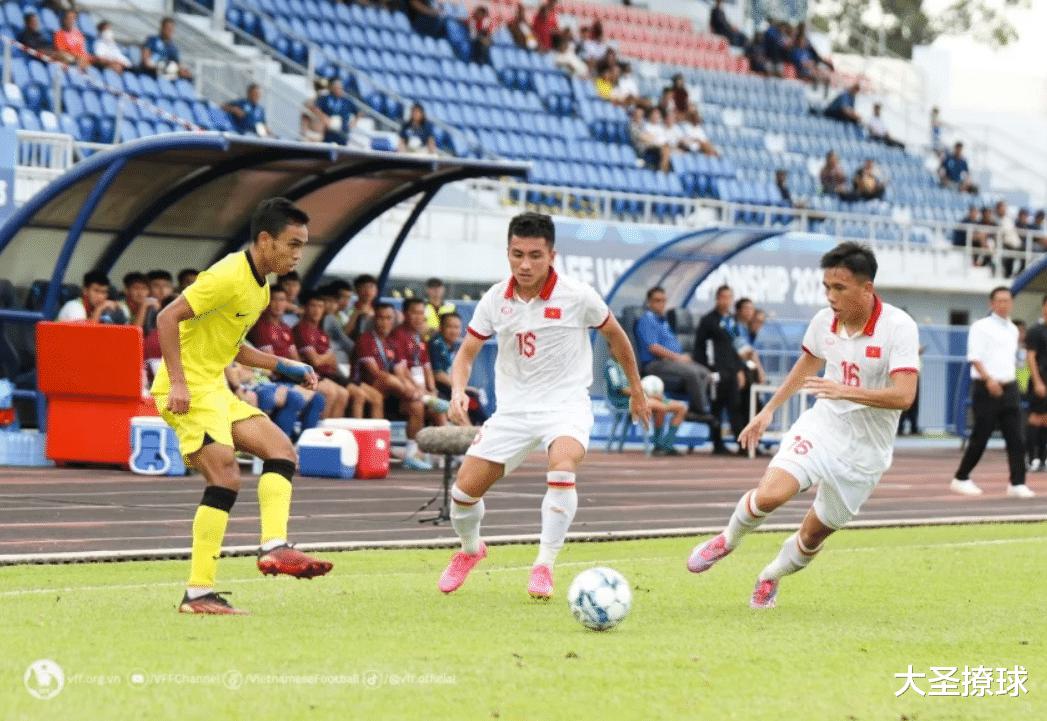足球专家：越南队状态下滑为马来西亚国奥创造机会(1)