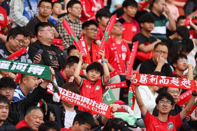河南球迷骂李玮锋和球队管理层无任何意义，支持大头反而是上策(4)