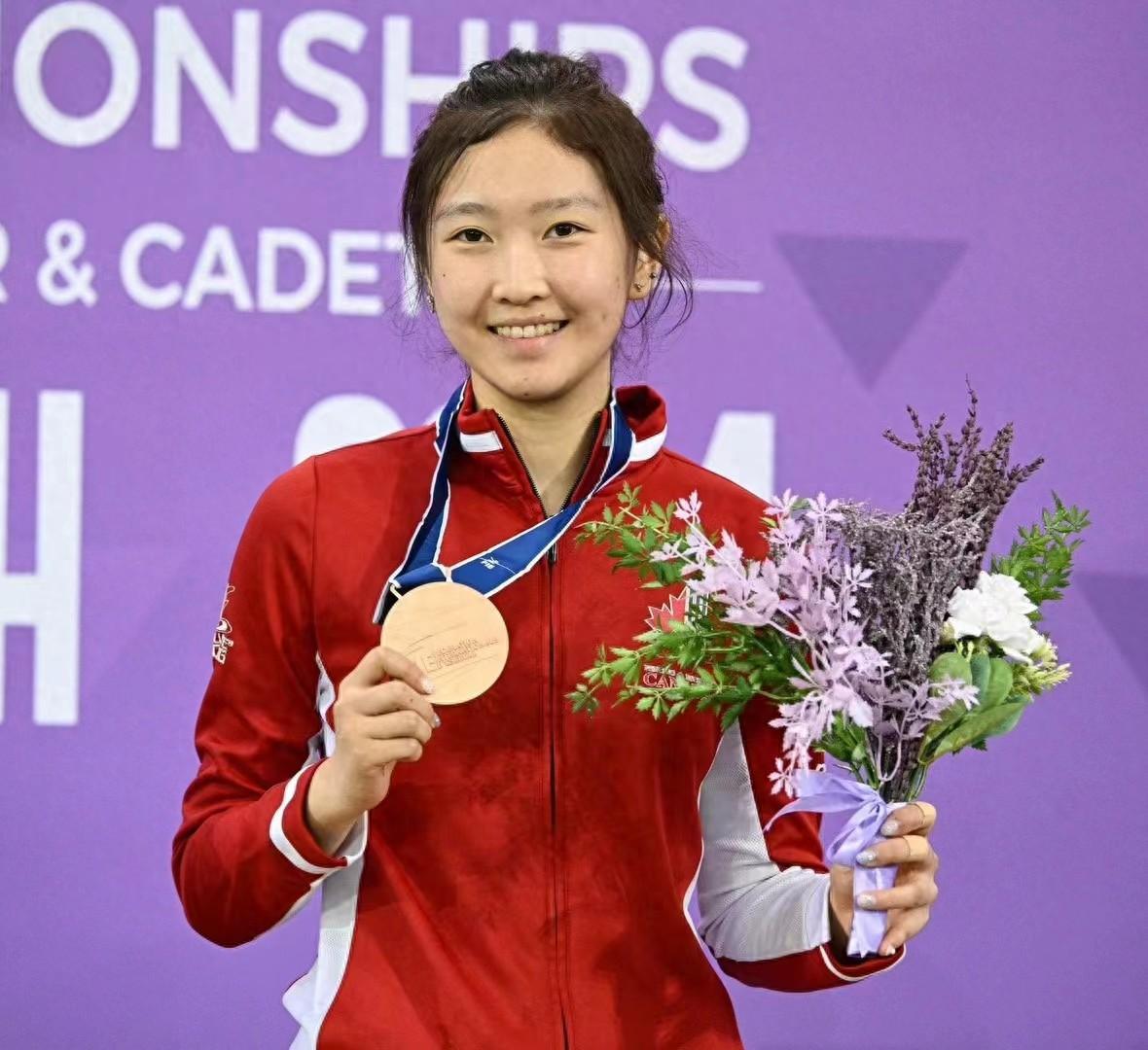 16岁小丫征战巴黎奥运，她还是“剑二代”，爸妈都曾是奥运国手(1)
