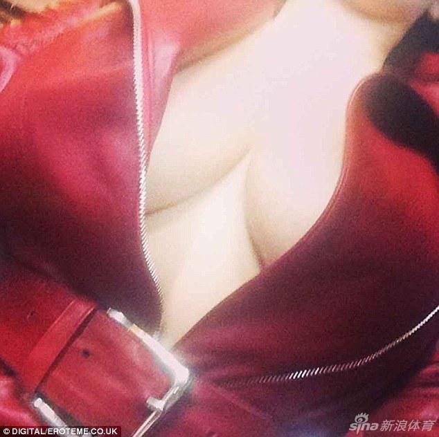 英超女神克鲁克写真 英超女神紧身红裙包裹巨乳肥臀(8)