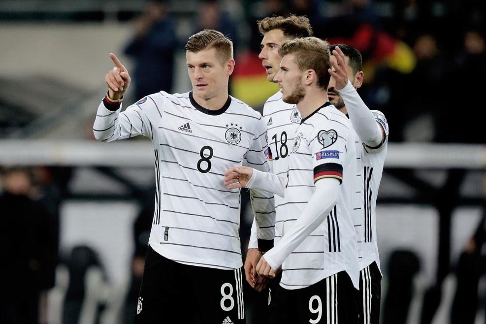欧洲杯神奇现象：德国队本届稳进决赛？英格兰没戏！(1)