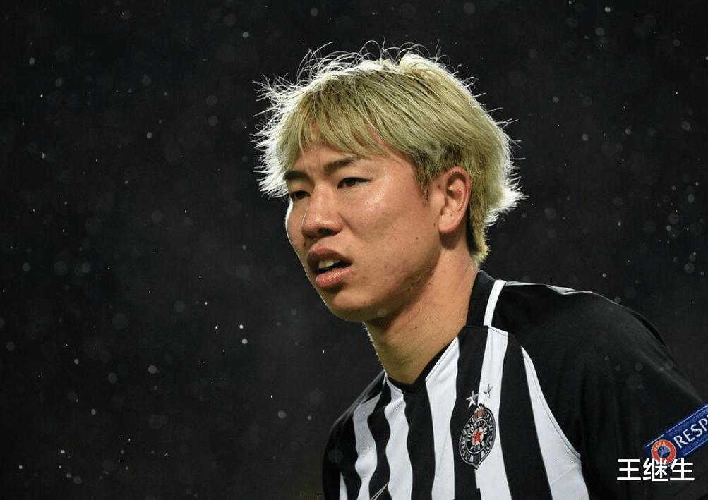日本前锋加盟德国冠军队，他27岁，上赛季在东欧独造31球(4)