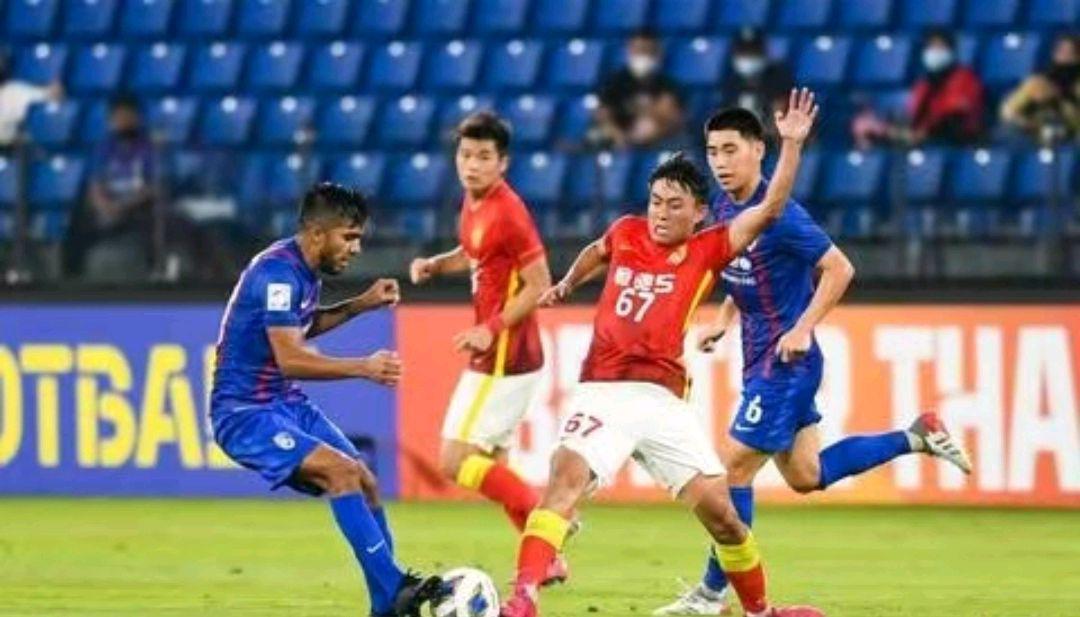 广州队与泰山队在亚冠第五轮均表现出色 我们年轻球员正在成长(5)