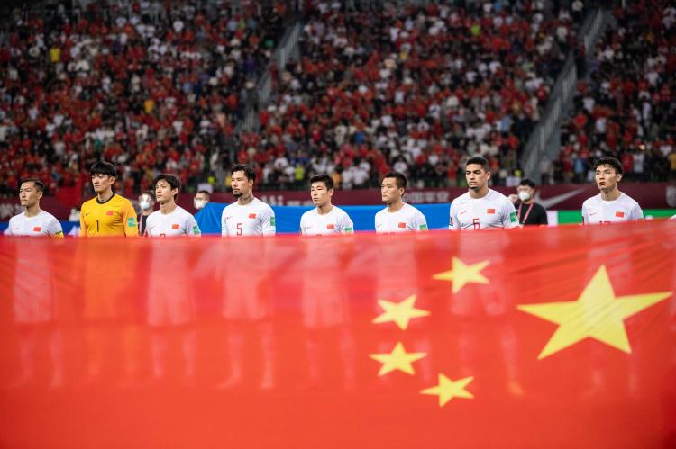 中国裁判再次执法世界杯！终结20年等待，历史第一人已出狱8年！(1)