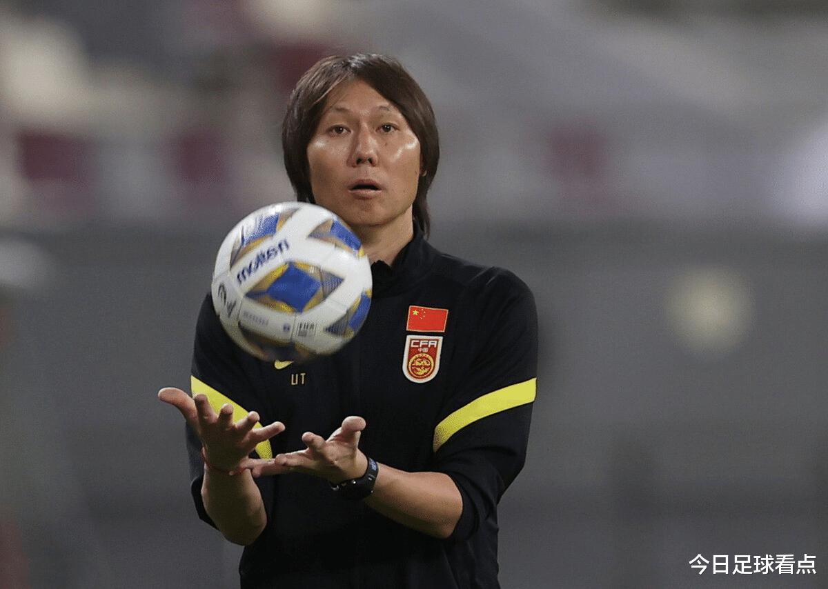 中国男足尴尬了！FIFA官方宣布，3位中国裁判成功进入世界杯(4)