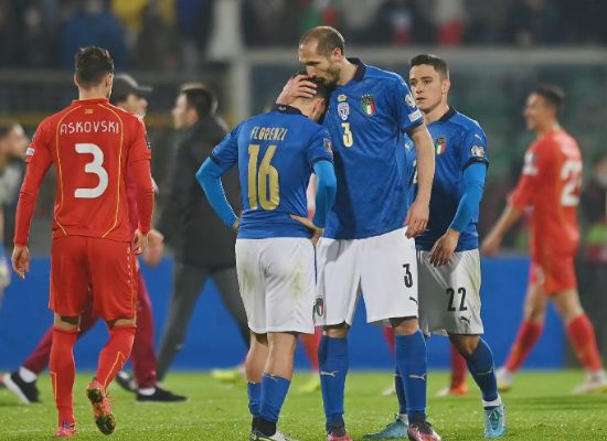 确定无缘世界杯！意大利与国足成难兄难弟，并肩成场下球迷(3)