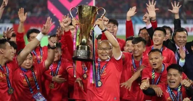 王大雷：越南足球现在差吗？中国足球注册人数没人家一个零头(1)