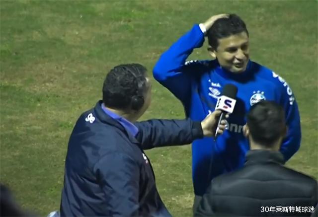 国足归化球员回巴西，记者让他说中文却尴尬挠头：现在忘了咋说了(3)