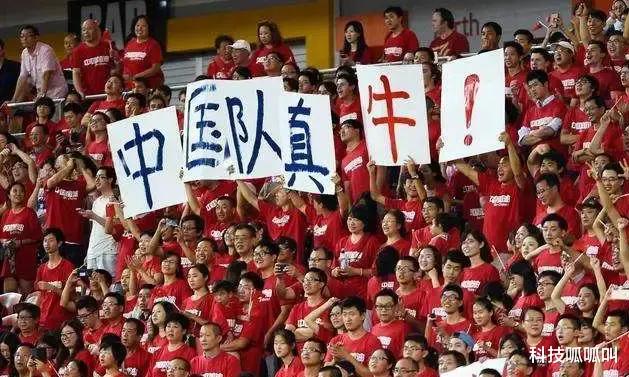 中国球迷前往现场看世界杯梦想基本破碎，移民管理局解释“必要出境”的范围(1)