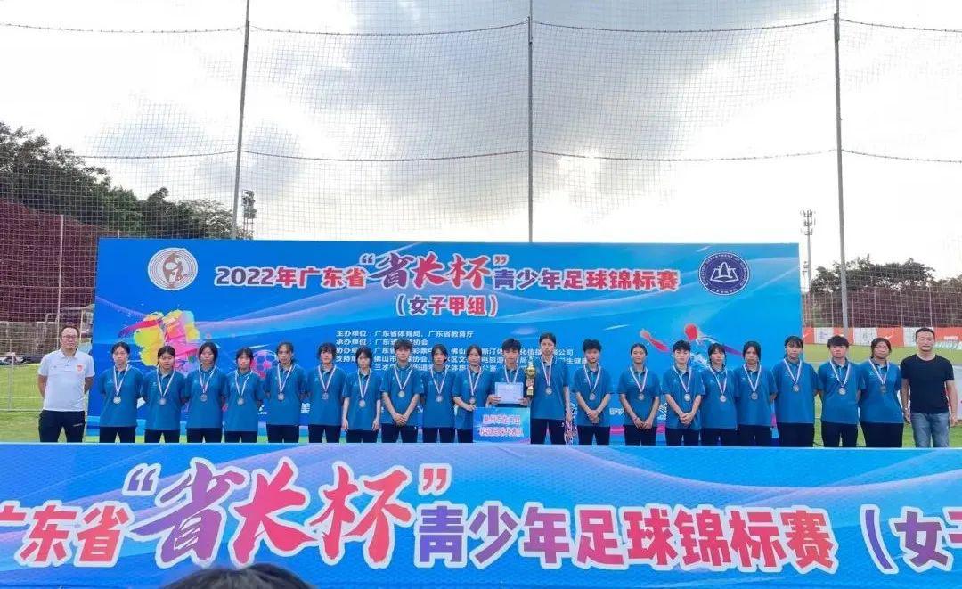 龙门校园足球代表队获“省长杯”青少年足球锦标赛季军(1)