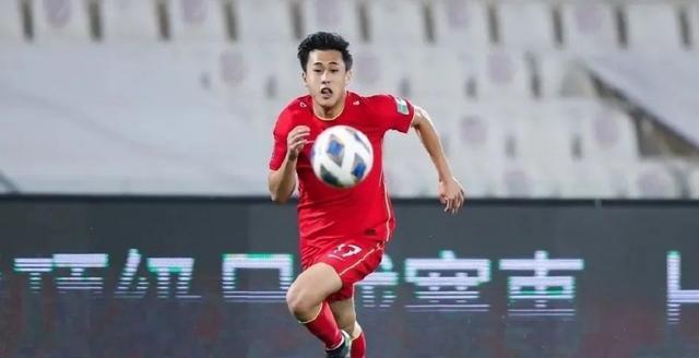 国足未来核心放话，郑智是中国球员的偶像，未来将去欧洲！(2)