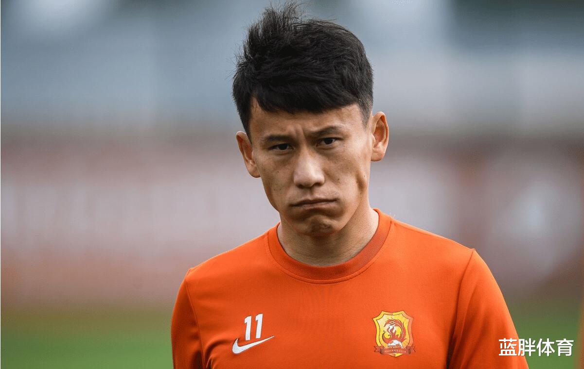 武汉队终于迎来新蒿俊闵，曾是国家队十号球员，表现可圈可点(3)