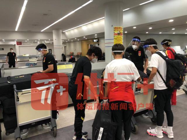 中国男女足顺利抵达日本 下午展开首练备战东亚杯(3)