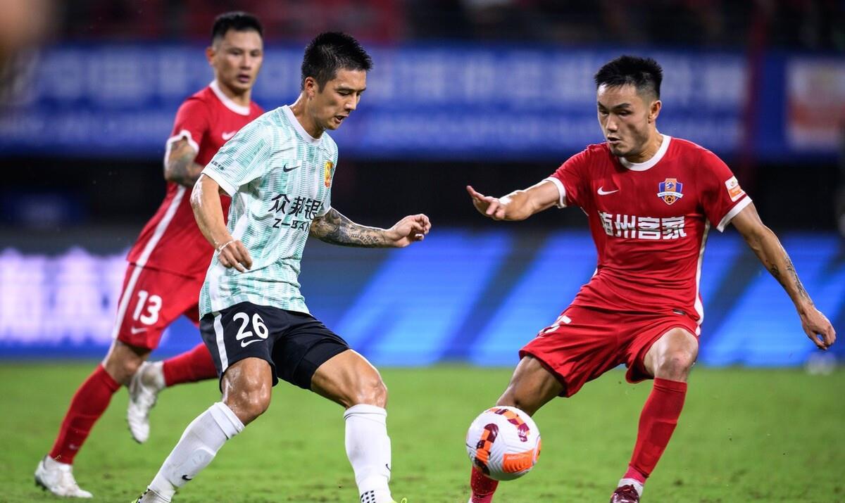 大连媒体最新报道引爆争议，球迷吐槽：中国足球搞笑是最专业的(2)