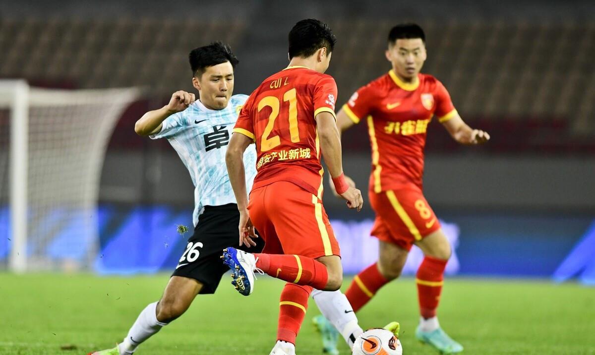 大连媒体最新报道引爆争议，球迷吐槽：中国足球搞笑是最专业的(5)