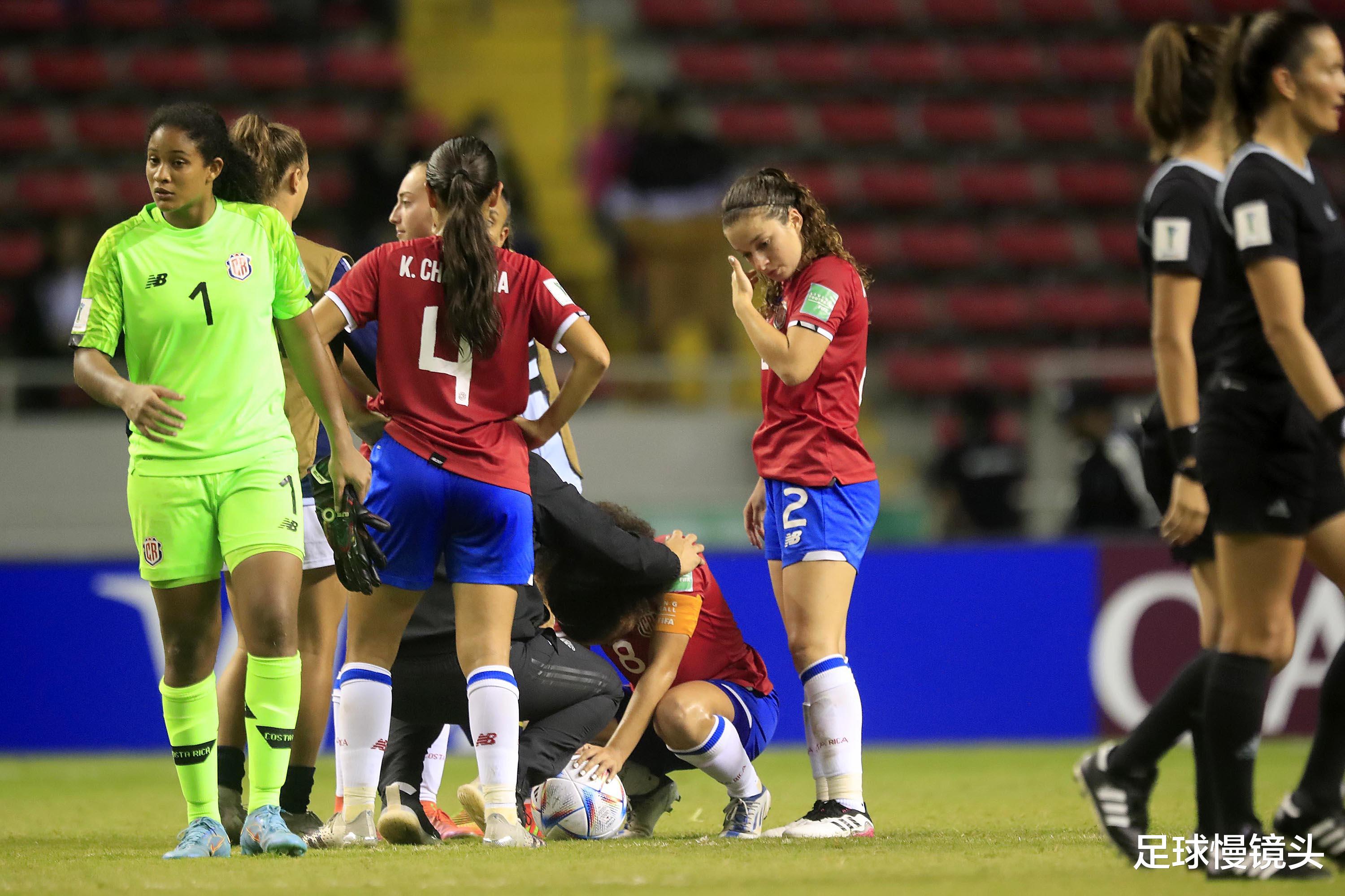0-5！世界杯首支出局队诞生：2轮丢8球，球员落泪，中国女足看客(4)