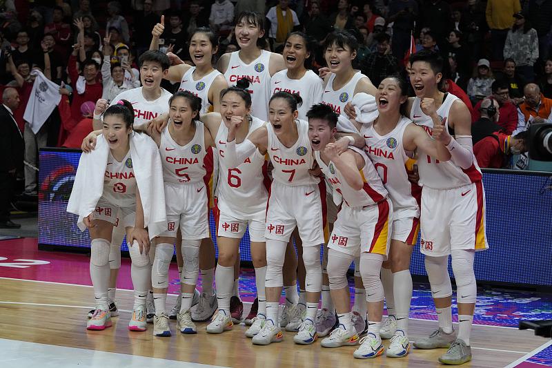 女篮世界杯 | 中国队淘汰法国挺进四强，队长杨力维：用精彩比赛为国庆献礼(1)