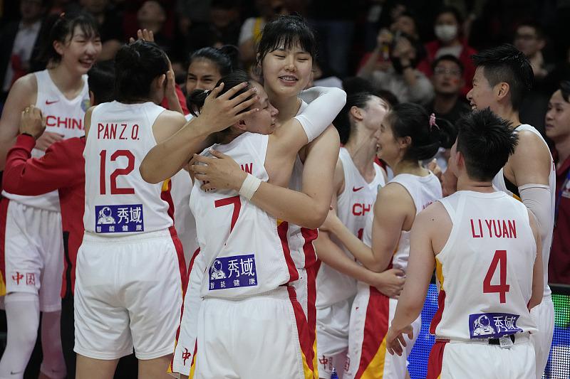女篮世界杯 | 中国队淘汰法国挺进四强，队长杨力维：用精彩比赛为国庆献礼(2)