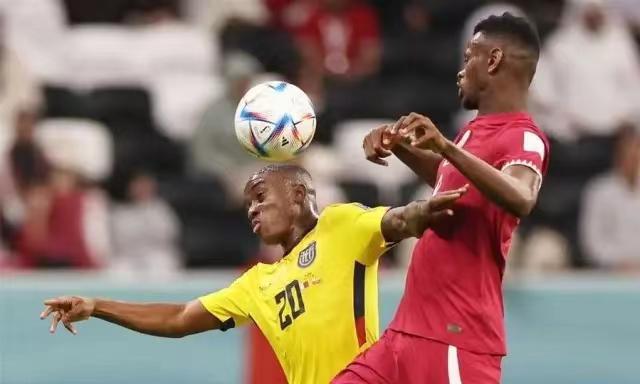 2022卡塔尔世界杯，揭幕战卡塔尔0: 2不敌厄瓜多尔，我们竟看到了中国男足的影子(3)