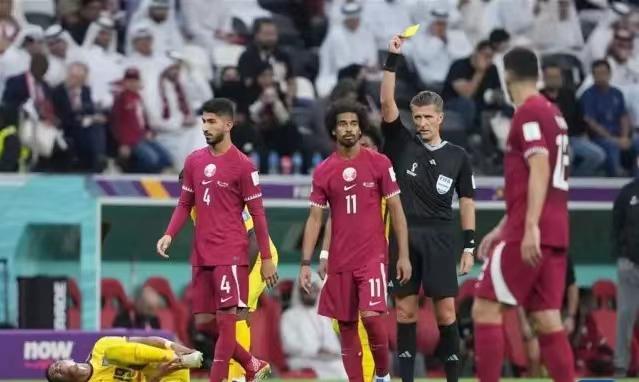 2022卡塔尔世界杯，揭幕战卡塔尔0: 2不敌厄瓜多尔，我们竟看到了中国男足的影子(5)