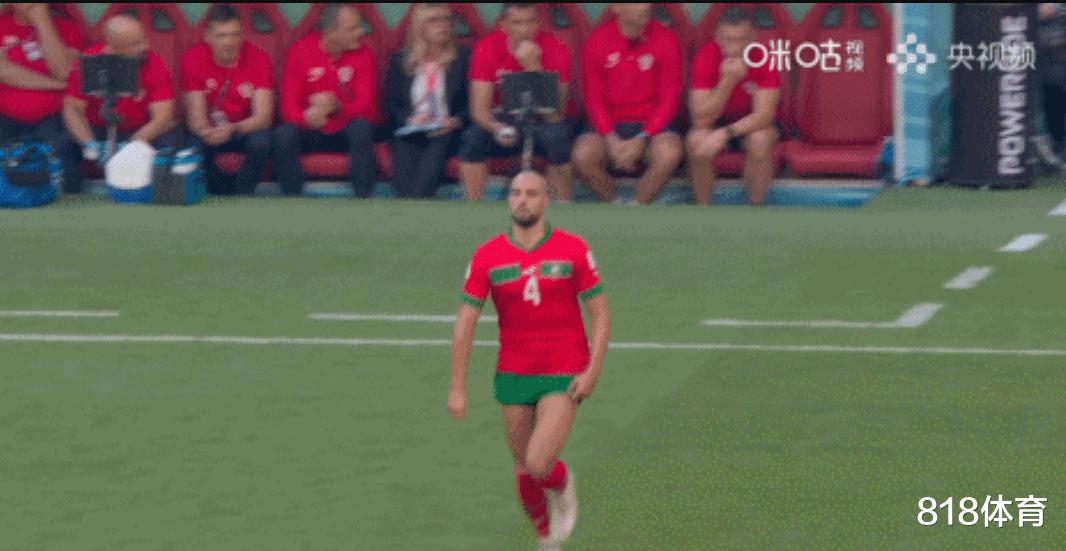 人有三急! 摩洛哥球员着急上厕所下半场迟到, 足协官员气得直跳脚(7)