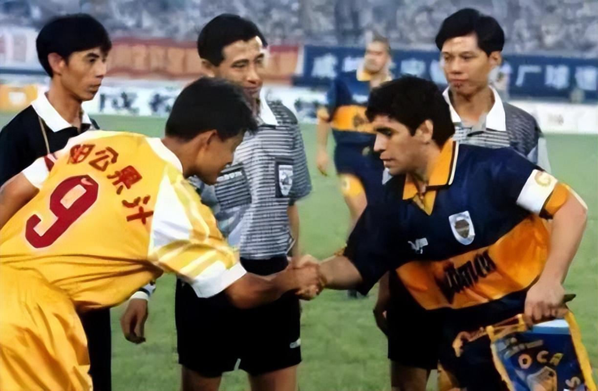 马拉多纳世界杯夺冠后，邓小平邀请他来华，老马索要天价出场费(5)