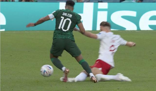 【世界杯】莱万单刀进攻被吹，波兰暂0比0沙特(3)