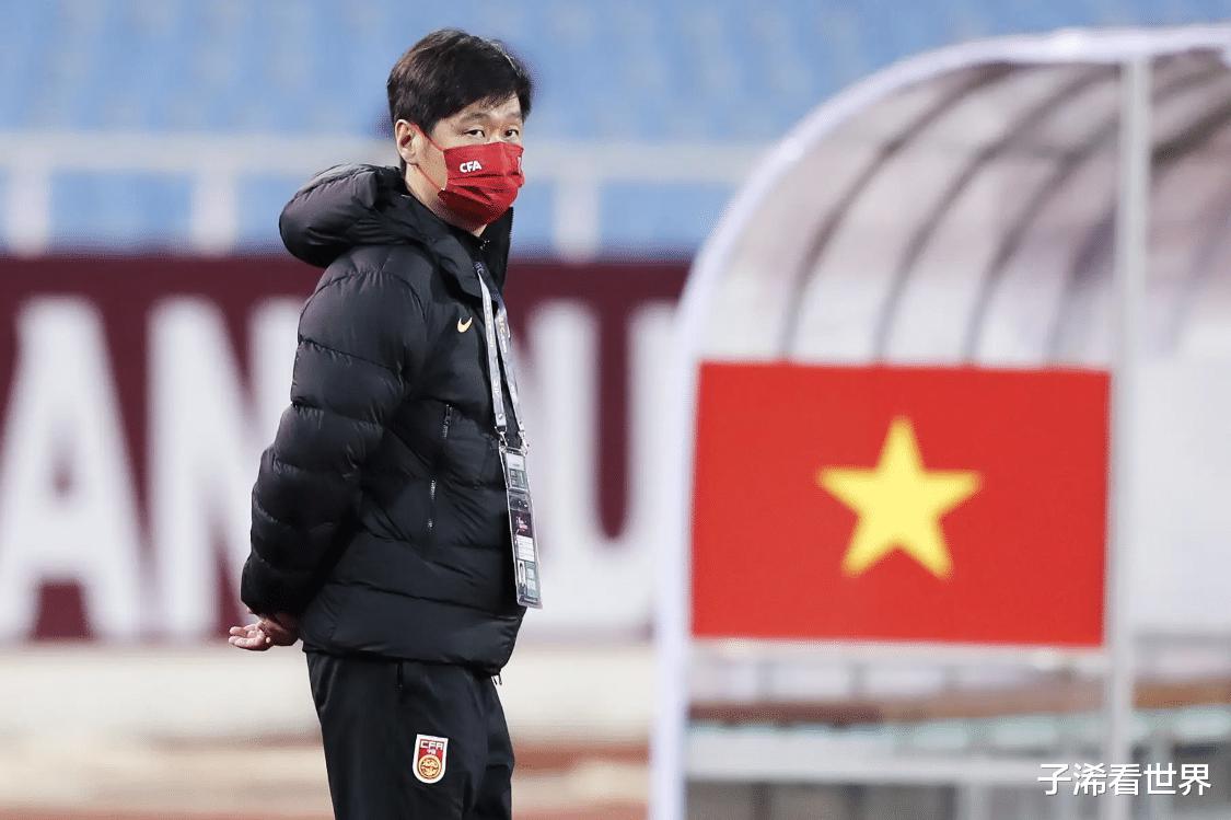 上午8点，北京媒体曝出争议猛料：国足恐迎来巨变，球迷骂声一片(1)