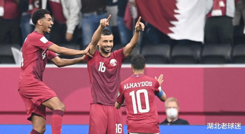 三场0分，2200亿进1球！国足和卡塔尔世界大赛上谁成绩好一点？(2)