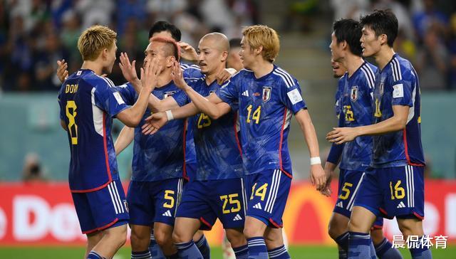 日本教练低头道歉！球员哭了：14秒加3的失点让世界杯豪情万丈(2)