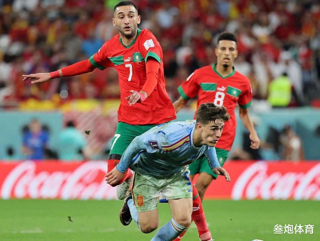 0-3爆大冷！世界杯巨大争议：西班牙输给了阿根廷人，恩里克咆哮气得跳起(2)