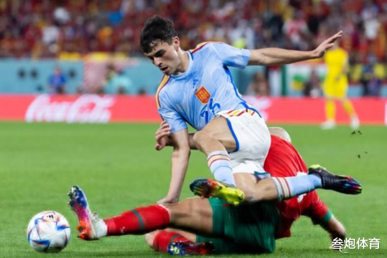 0-3爆大冷！世界杯巨大争议：西班牙输给了阿根廷人，恩里克咆哮气得跳起(3)