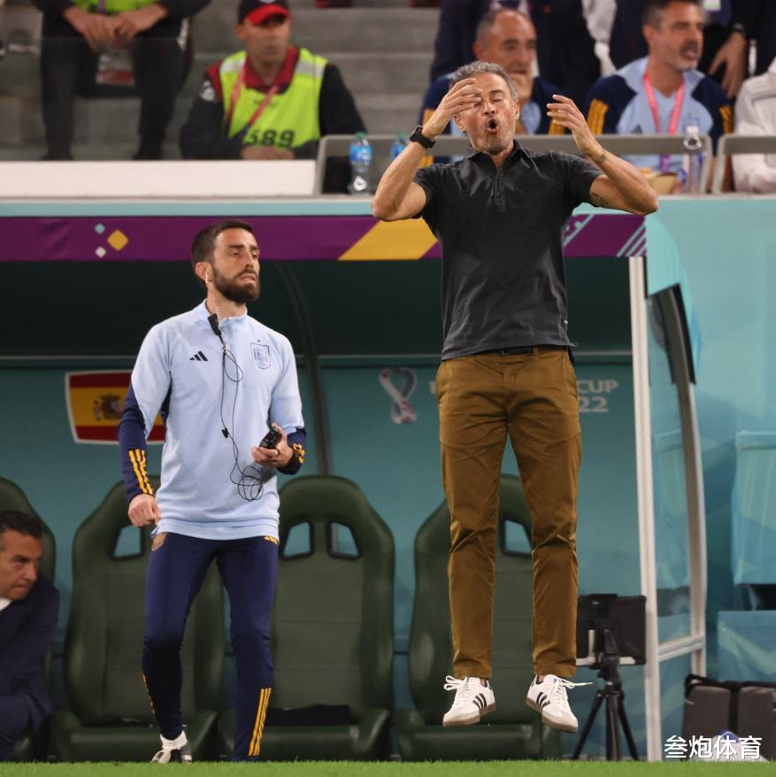 0-3爆大冷！世界杯巨大争议：西班牙输给了阿根廷人，恩里克咆哮气得跳起(6)