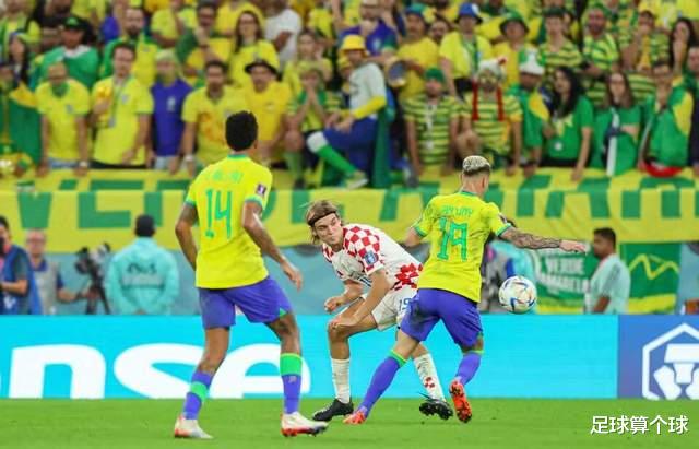 世界杯5-3！巴西轰然倒下！内马尔满面泪水，大罗嘟着嘴铁青着脸(3)