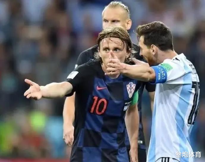 世界杯巨大争议：场外激烈争吵！梅西点球获利，伊布看透真相：阿根廷要被保送(4)