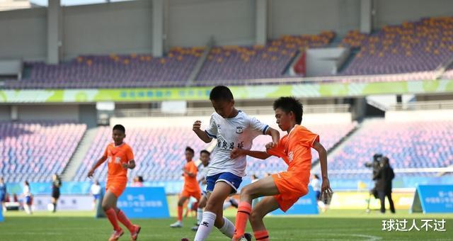 足协官宣让广州足球受到沉重打击、恒大足校受到通报、球迷们怨声载道(2)