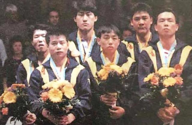 27年后再看天津世乒赛：蔡振华和中国男乒，真是太不容易了(10)