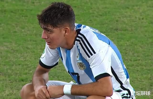 0-1被绝杀！阿根廷爆大冷，4场3负=小组出局，球员掩面哭泣，梅西失望(3)