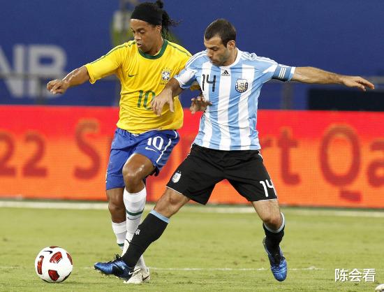 小罗，梅西，内马尔同台竞技，回顾2010年友谊赛，阿根廷1：0巴西(1)