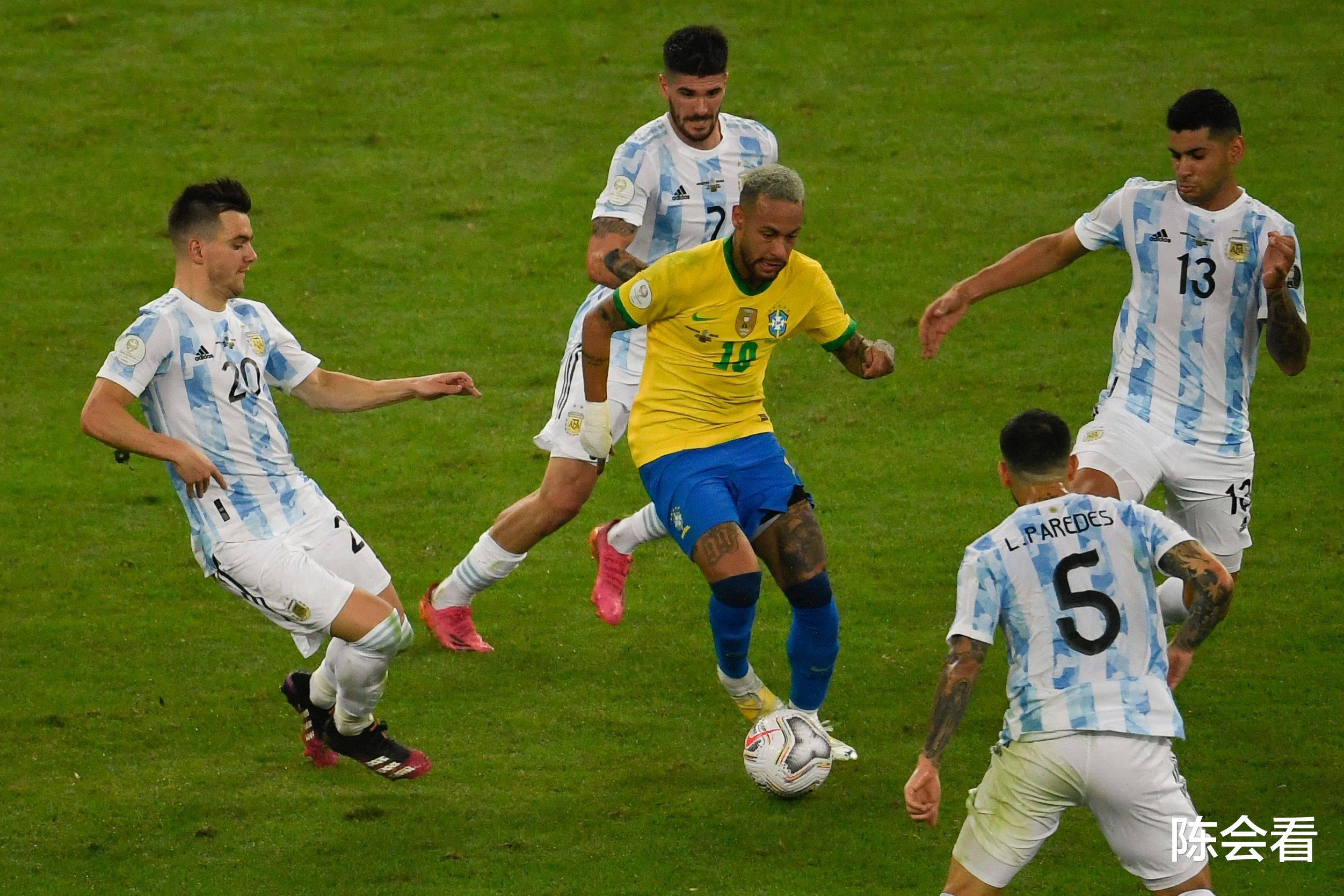 小罗，梅西，内马尔同台竞技，回顾2010年友谊赛，阿根廷1：0巴西(2)