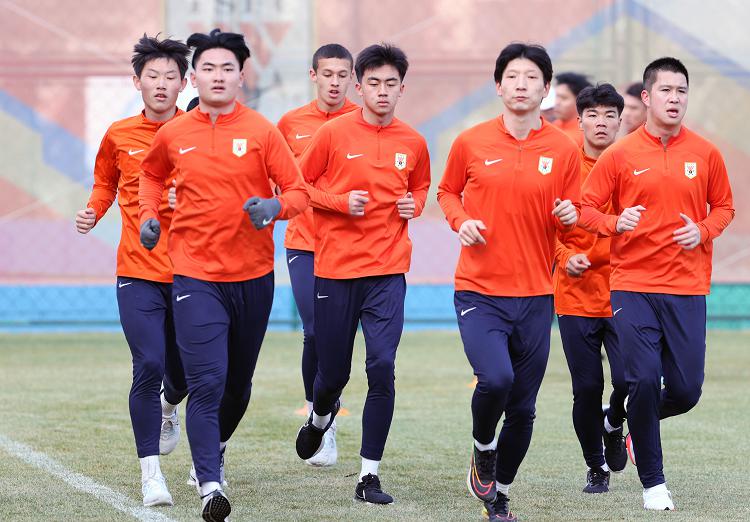 泰山队连续一天三练，U21进行内部对抗赛，未来有希望出战中乙(1)