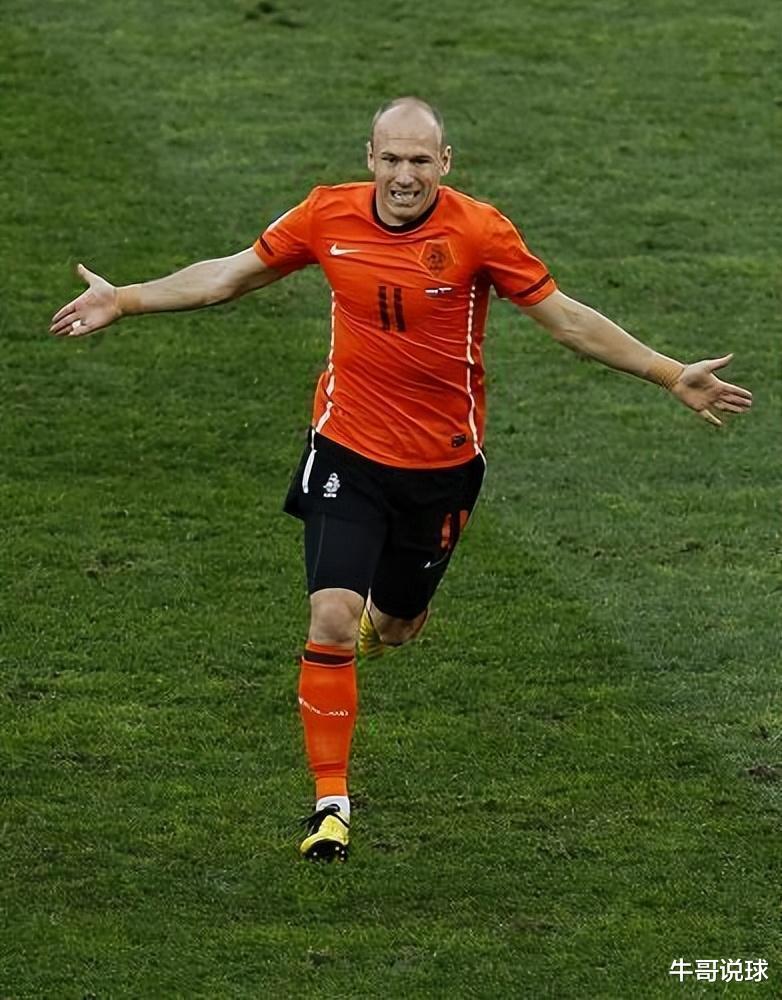 古利特：荷兰足坛，只有1位准球王及3个超级巨星，科曼罗本是巨星(5)